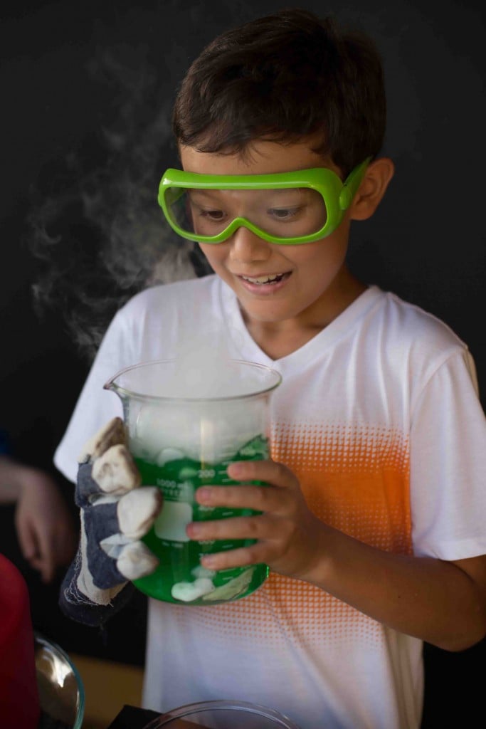 Make It Science Party Dry Ice Holding Beaker Photo Karen Db Photography