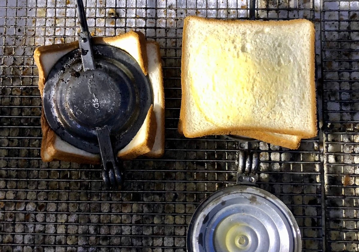 How Flying Saucers from Kaua‘i and Maui Landed on O‘ahu