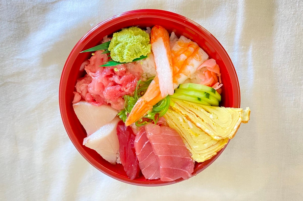 Chirashi Bowls Where You Least Expect Them in Honolulu