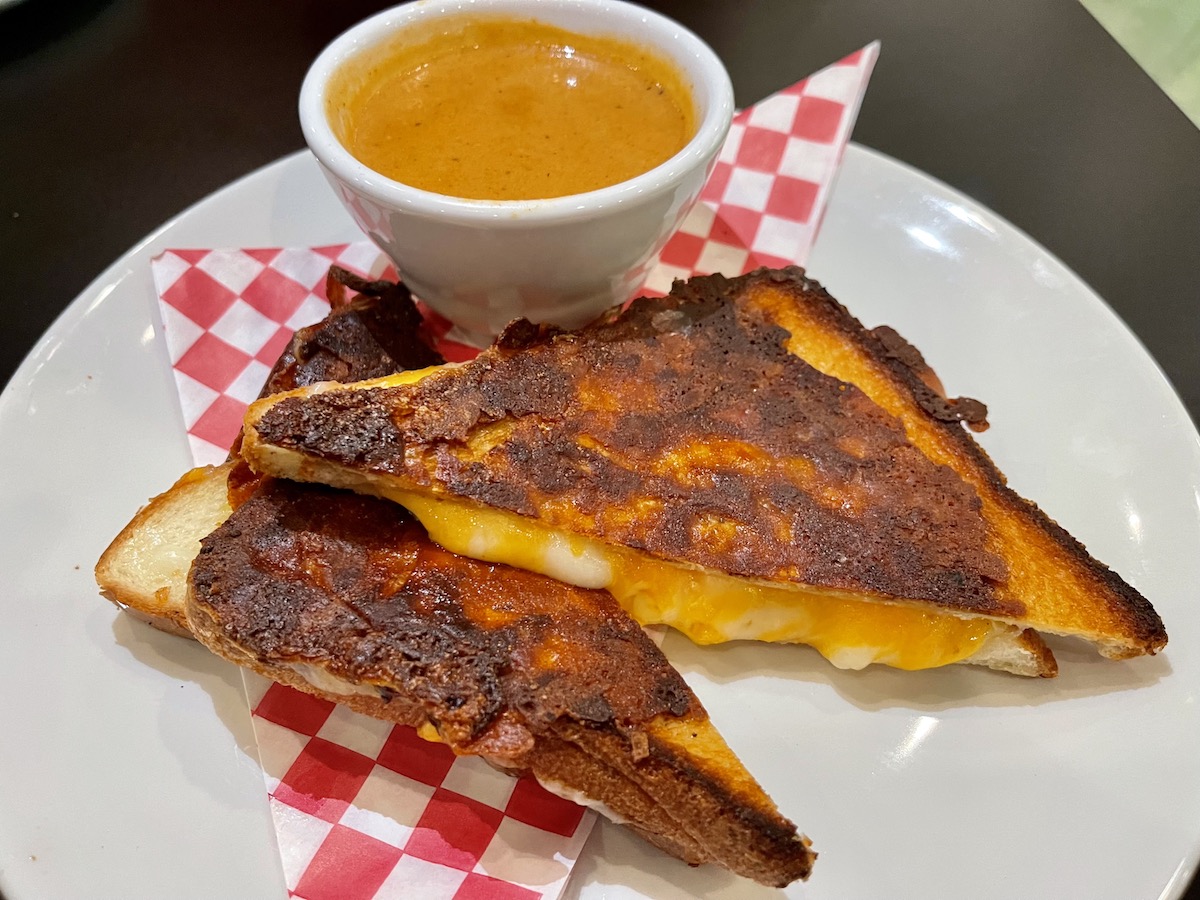 Hook’d Pan Roast Is Serving Up the VegasStyle Bowls on Kapiolani