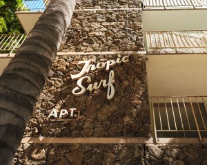 Hn2111 Ay Signs Tropic Surf Apt 3744