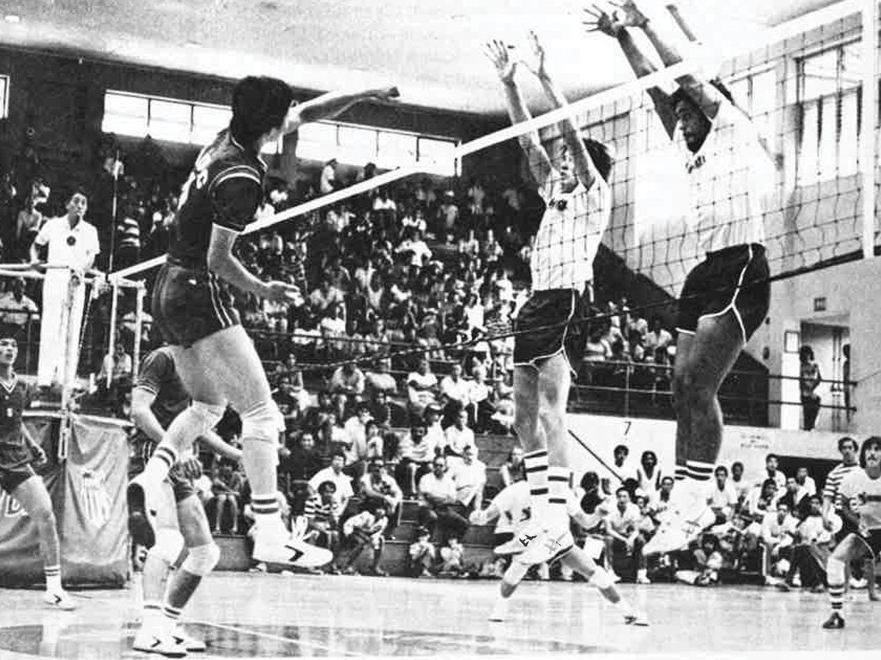 The History Of Hawai I From Our Files The Year Of The Volleyball   0522 Hm C6 Fof 1977 Volleyball 