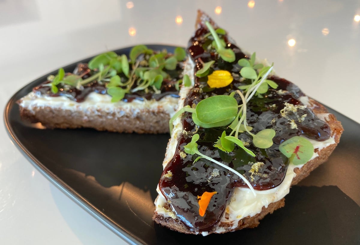 Don’t Overlook Cookies and Toast at The Curb Kaimukī