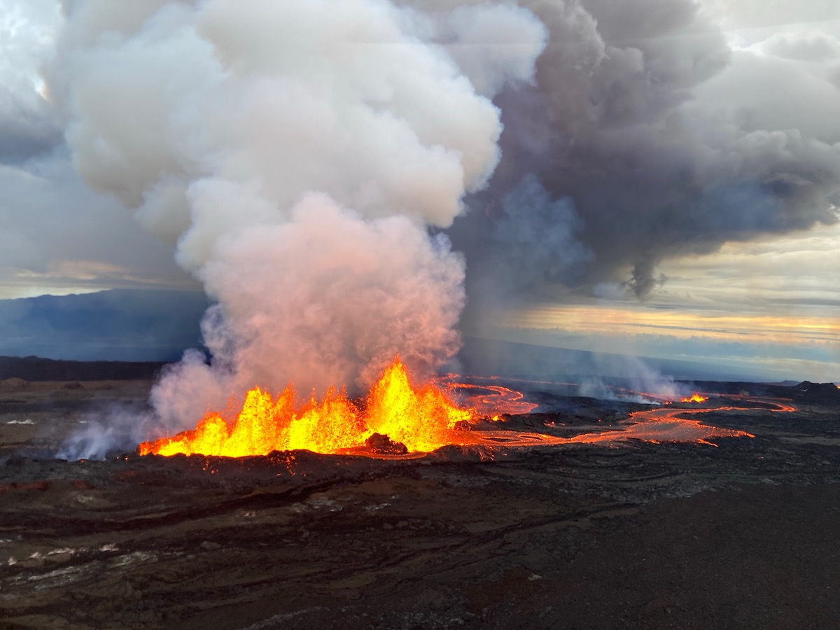 10 Things to Know About the Mauna Loa Volcano Eruption on Hawai‘i Island