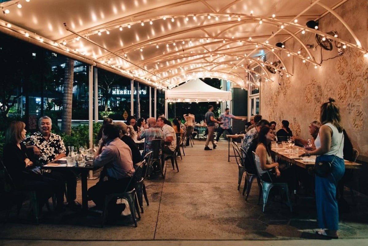 Piggy Smalls Patio Diners Lianne Rozzelle