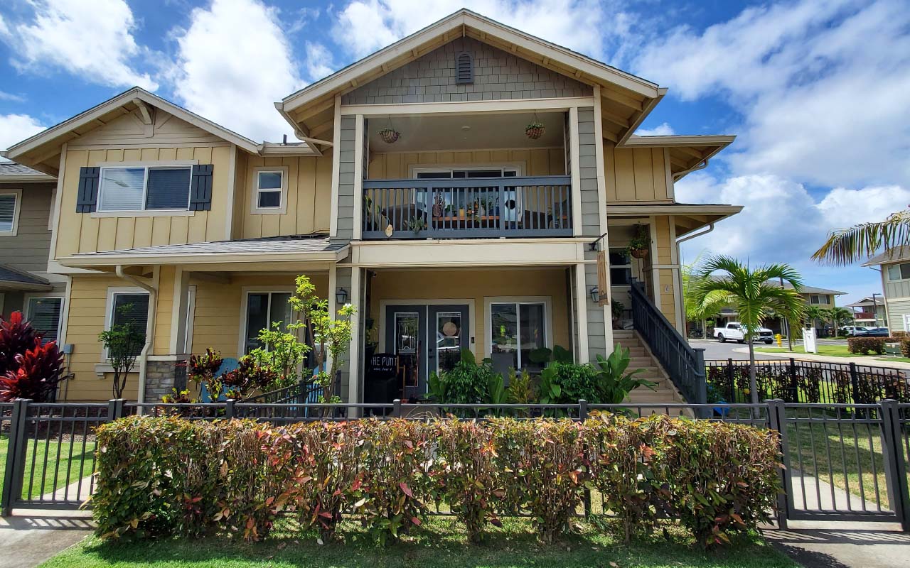 ‘Ewa Beach’s New Neighborhood Wine Shop Is a Hidden Gem