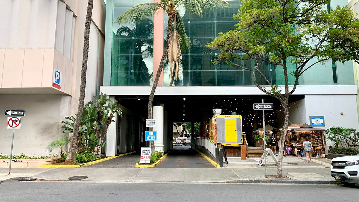A Local’s Guide to Parking in Waikīkī While Dining Out