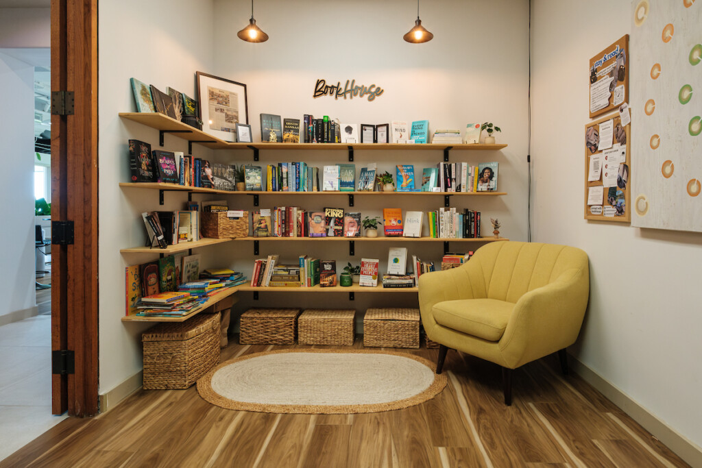 Hn2401 Ay Bookhouse 1