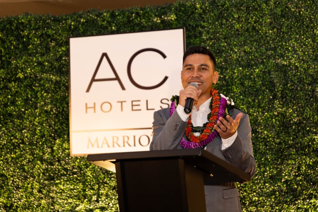 Achotelhonolulu Openwaterproductions 2082