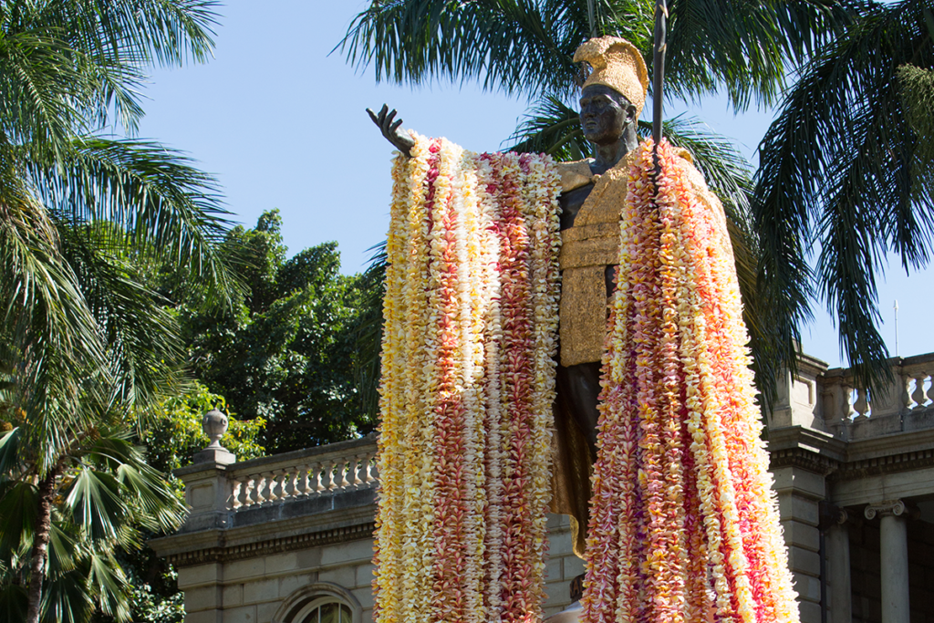 King Kamehameha Statue Lei Drape Crop Pc Aaron Yoshino