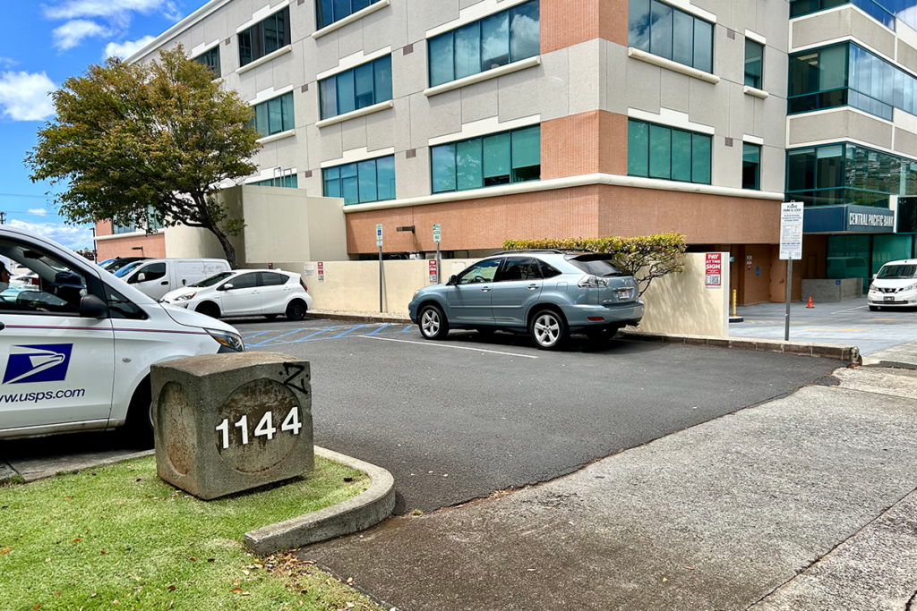 Kaimuki Dry Goods Parking Entrance Pc Andrea Lee