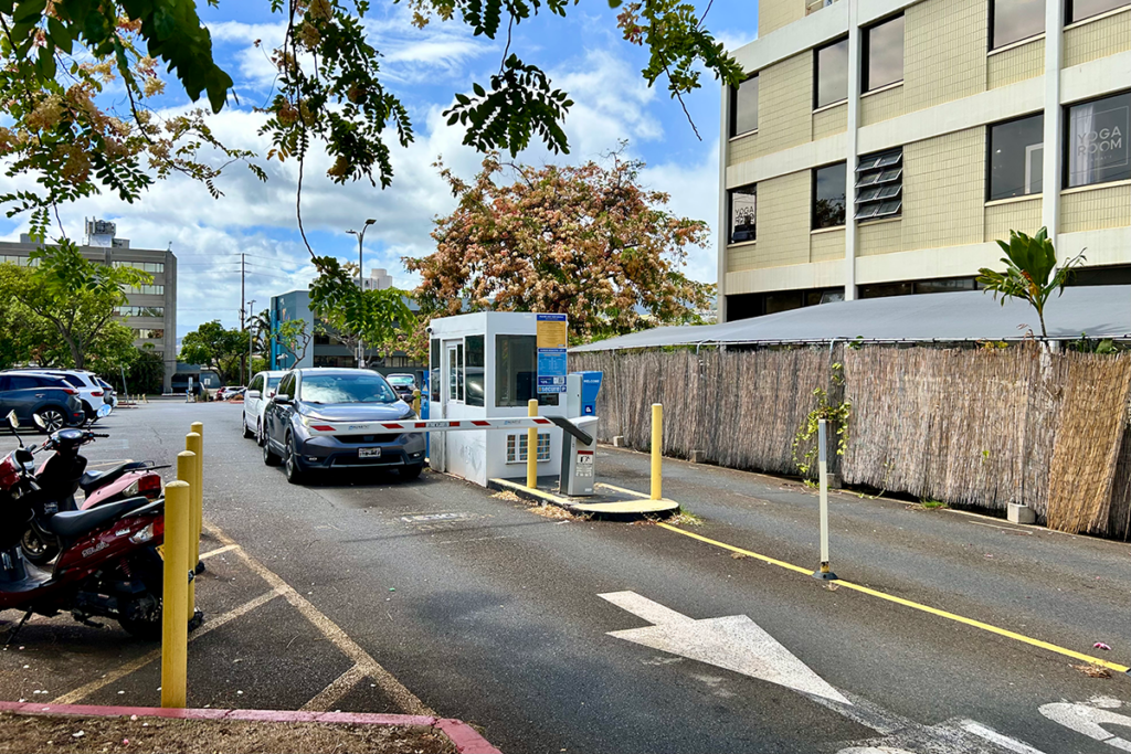 Kaimuki Municipal Lot 1 12th Ave Parking Entrance By Koko Head Cafe Pc Andrea Lee