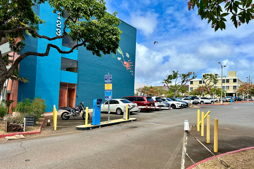 Kaimuki Municipal Lot 1 11th Ave Parking Entrance Pc Andrea Lee