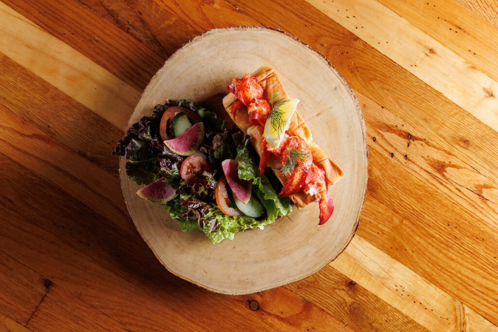 Hn2510 Ay Hawn Style Seafood Co Lobster Roll 4277