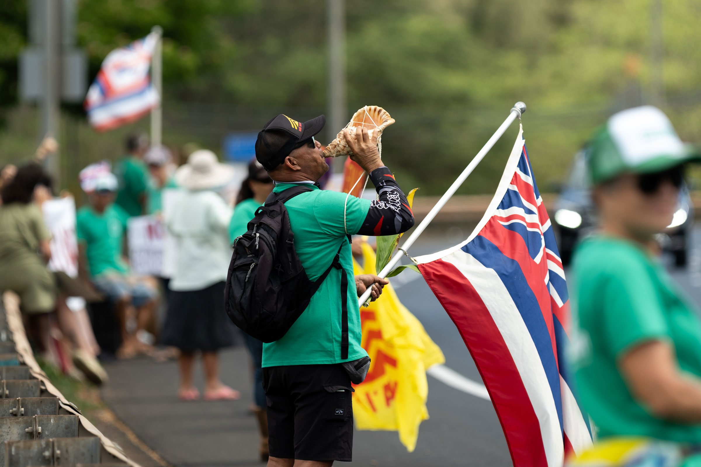 HONOLULU-MAGAZINE-072725-NOVEMBER-HALEIWA-SIGN-WAVING-AC-5 Honolulu Magazine 072725 November Haleiwa Sign Waving Ac 5