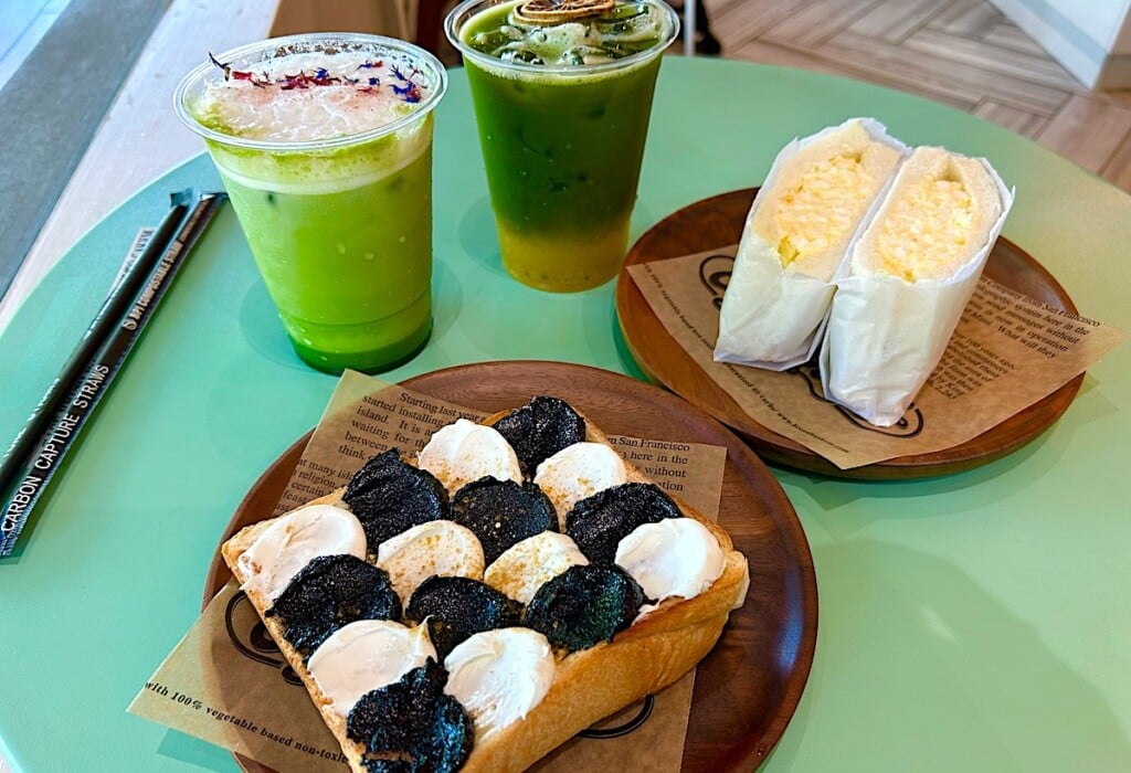 matcha drinks and toast at café lapin