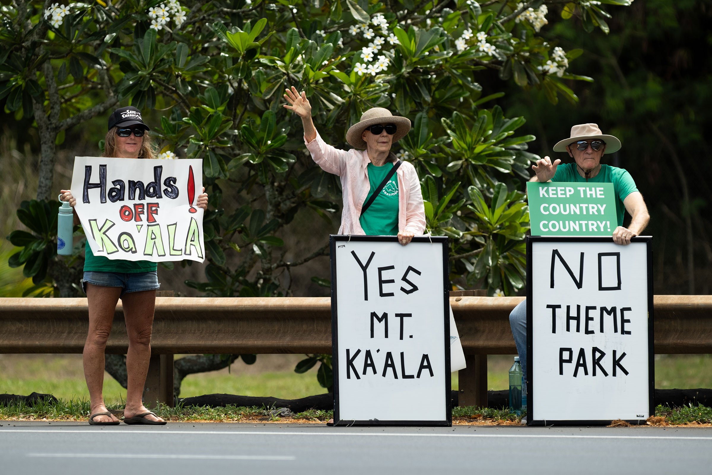 HONOLULU-MAGAZINE-072725-NOVEMBER-HALEIWA-SIGN-WAVING-AC-2 Honolulu Magazine 072725 November Haleiwa Sign Waving Ac 2