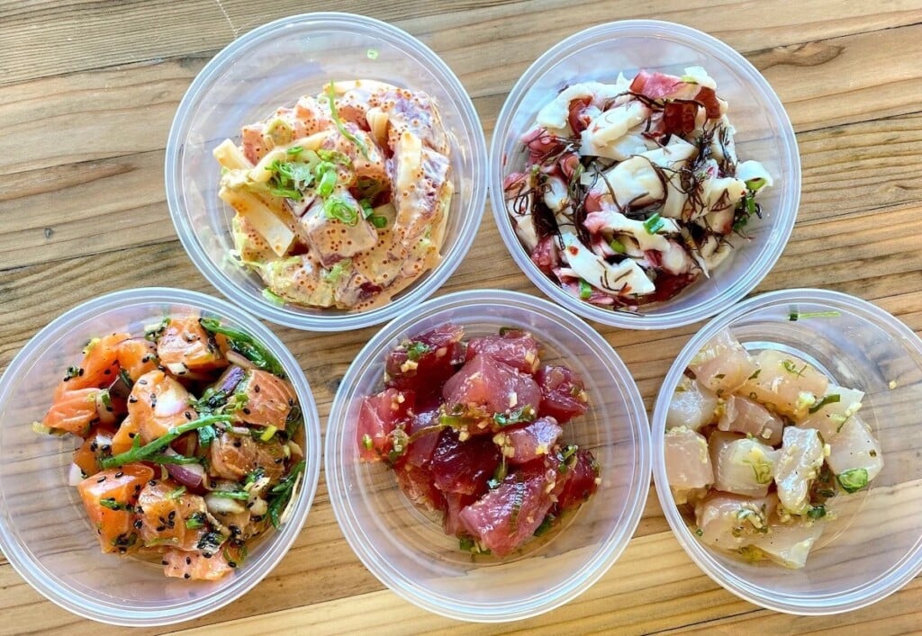 clear takeout containers hold 5 kinds of poke