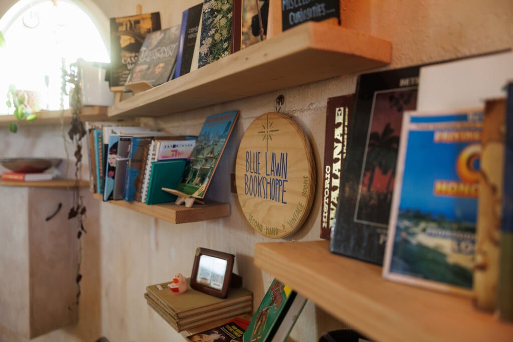 HN2611-AY-Waialua---Blue-Lawn-Books-0418 Hn2611 Ay Waialua Blue Lawn Books 0418