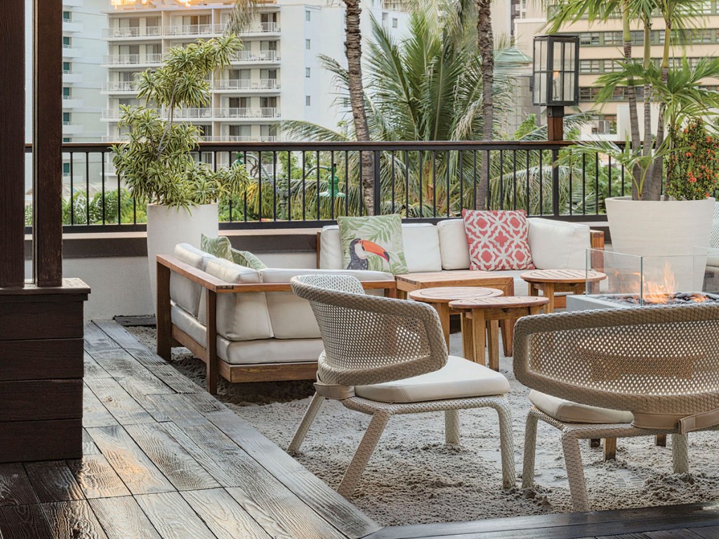 The Best Places To Eat Outside In Waikiki Right Now Tommy Bahama Restaurant Cover