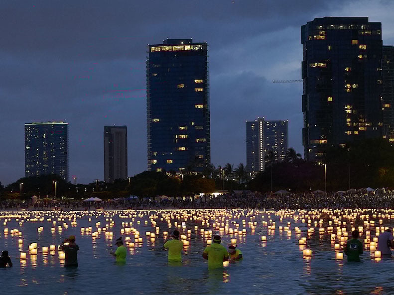 Splash Lantern Floating Ceremony