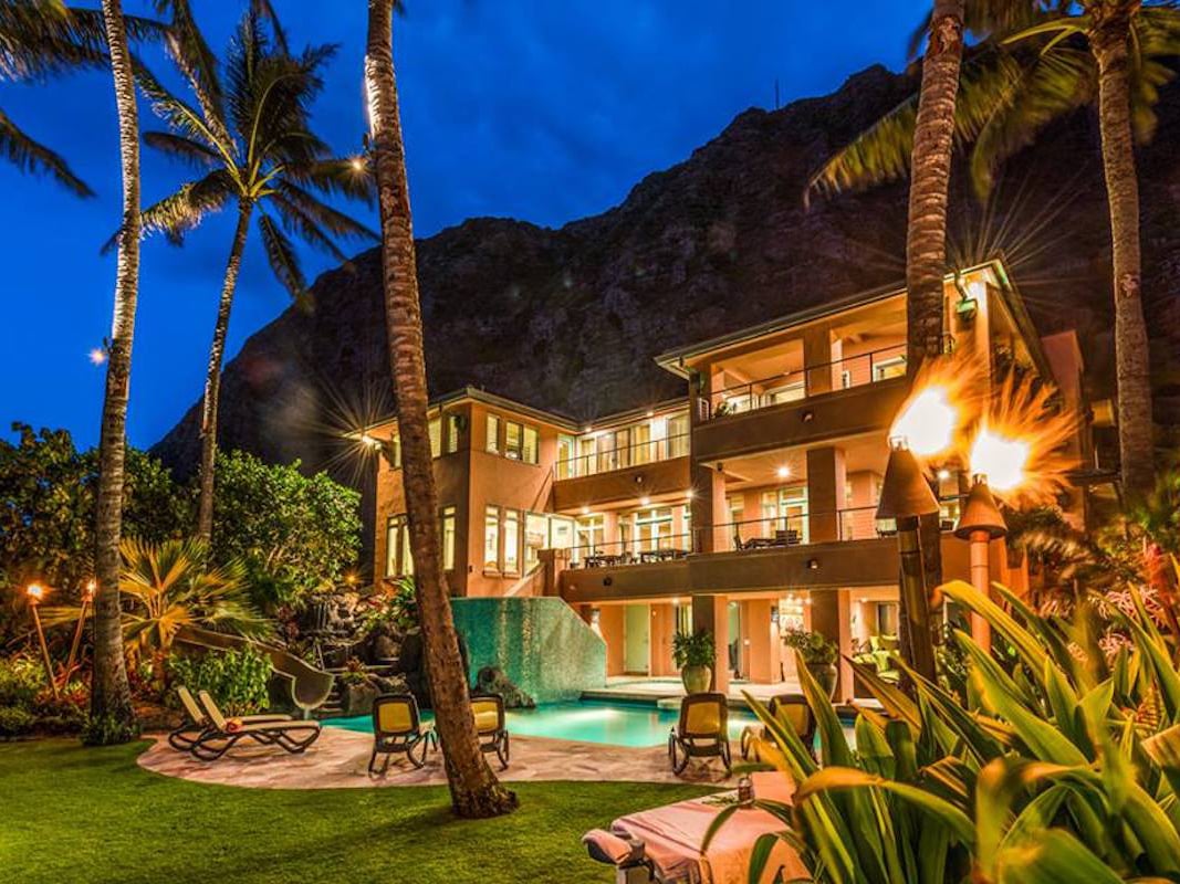 【pink hawaii】 This Spacious Waimānalo Home For Sale Is Great for Entertaining