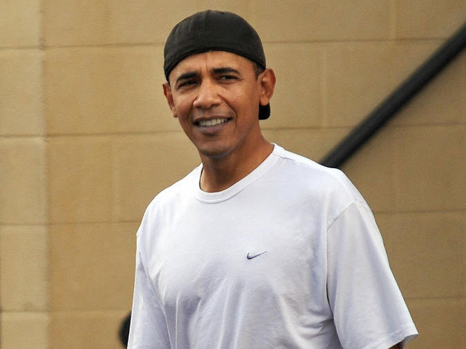 Twitter is Going Nuts Over Barack Obama&#39;s Backward Hat and Rubbah Slippahs