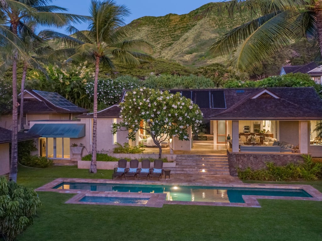 See How A Former Hawaii Restaurateur Lived At This Private Diamond Head Estate Cover