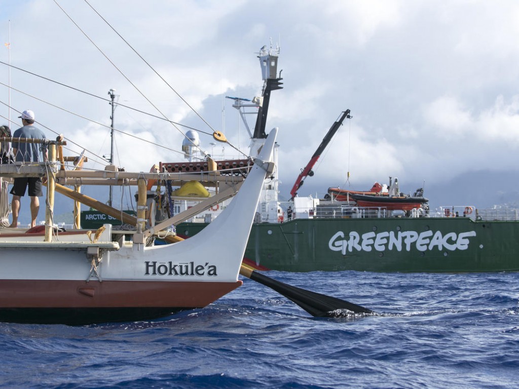 Hokulea Canoe Greenpeace Artic Sunrise Hawaii