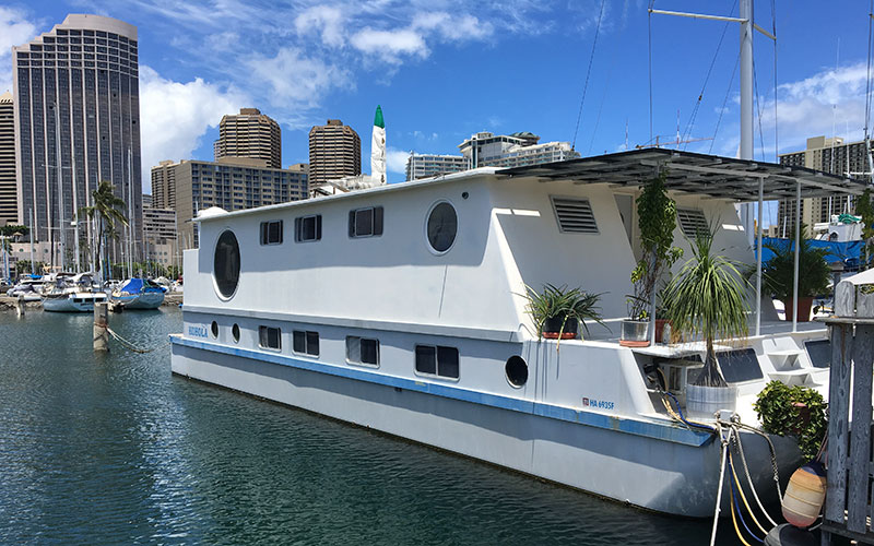 Waikiki Yacht Exterior