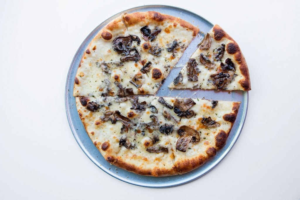 Mokus Hamakua Mushroom Pizza Olivier