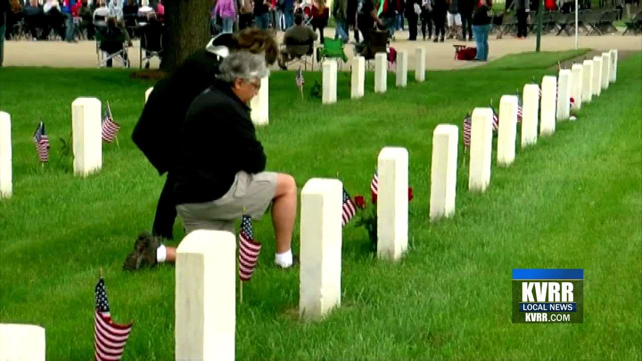 Memorial Day Minnesota's Ft. Snelling Ceremony One of the Largest in