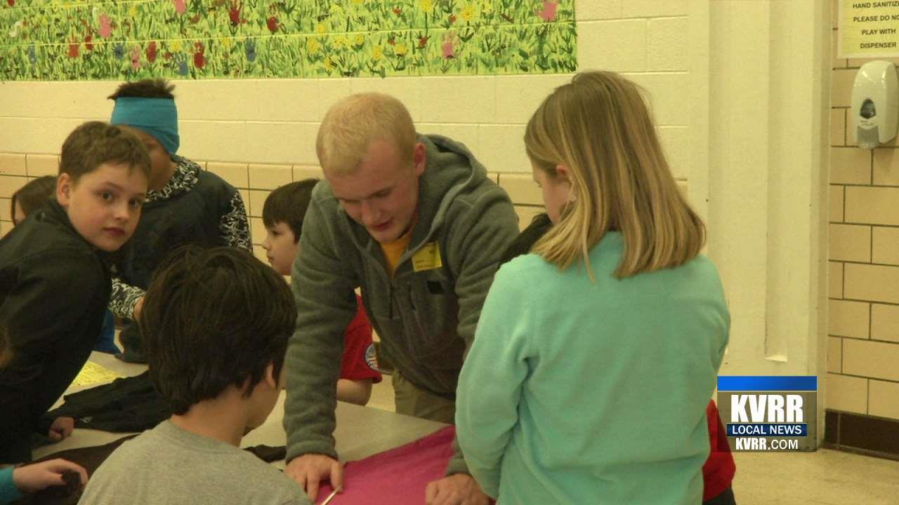 Concordia College Students Work with Fourth Graders on Service Projects