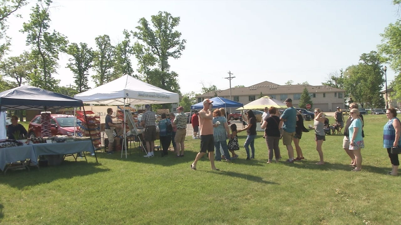 Lakes Area Farmers Market Gives Shoppers a Closer Look at Local Goods