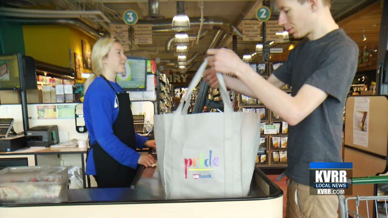Gate City Bank Donates 30,000 Reusable Bags to Hornbacher's Locations