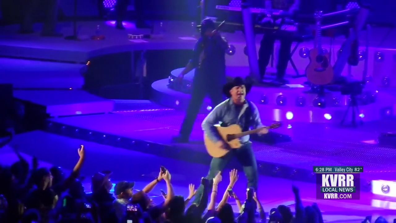 Garth Brooks Drive In Concert On Saturday At Red River Valley