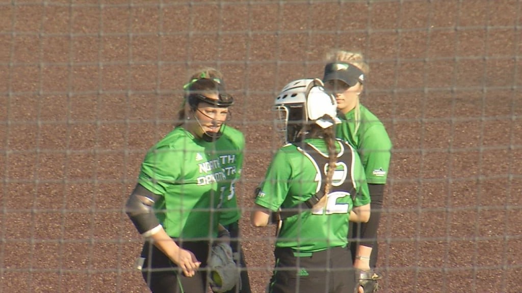Und Softball Still