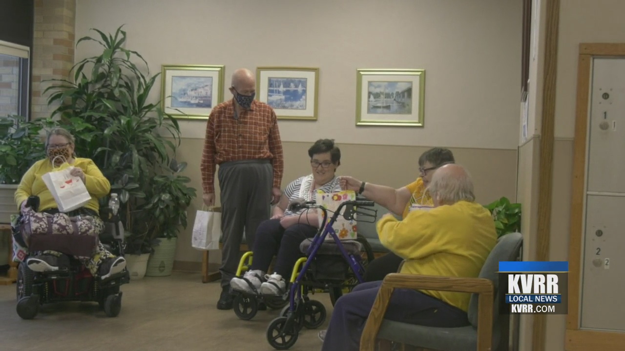 Moorhead teen brings kindness to New Horizons Manor residents - KVRR ...