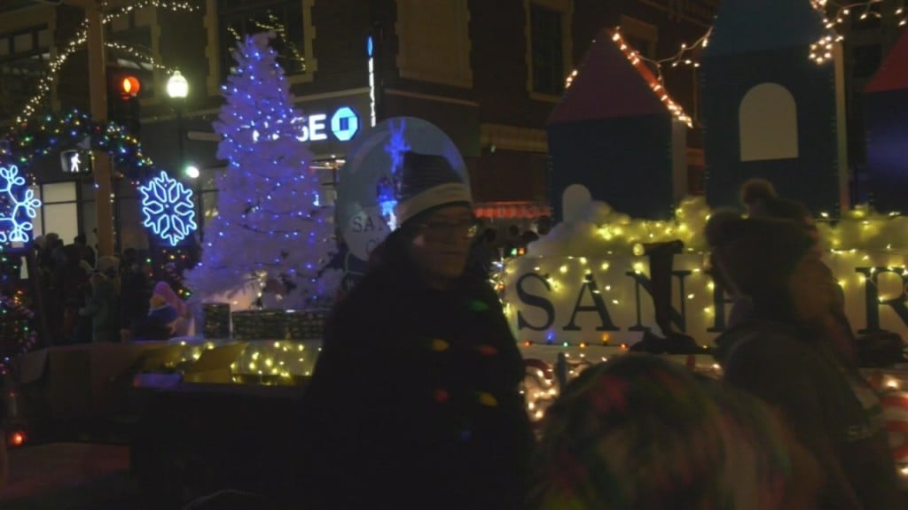 Fargo Rd Christmas Lights 2022 Xcel Energy Holiday Lights Parade Is Back And Brightening Up The Metro -  Kvrr Local News