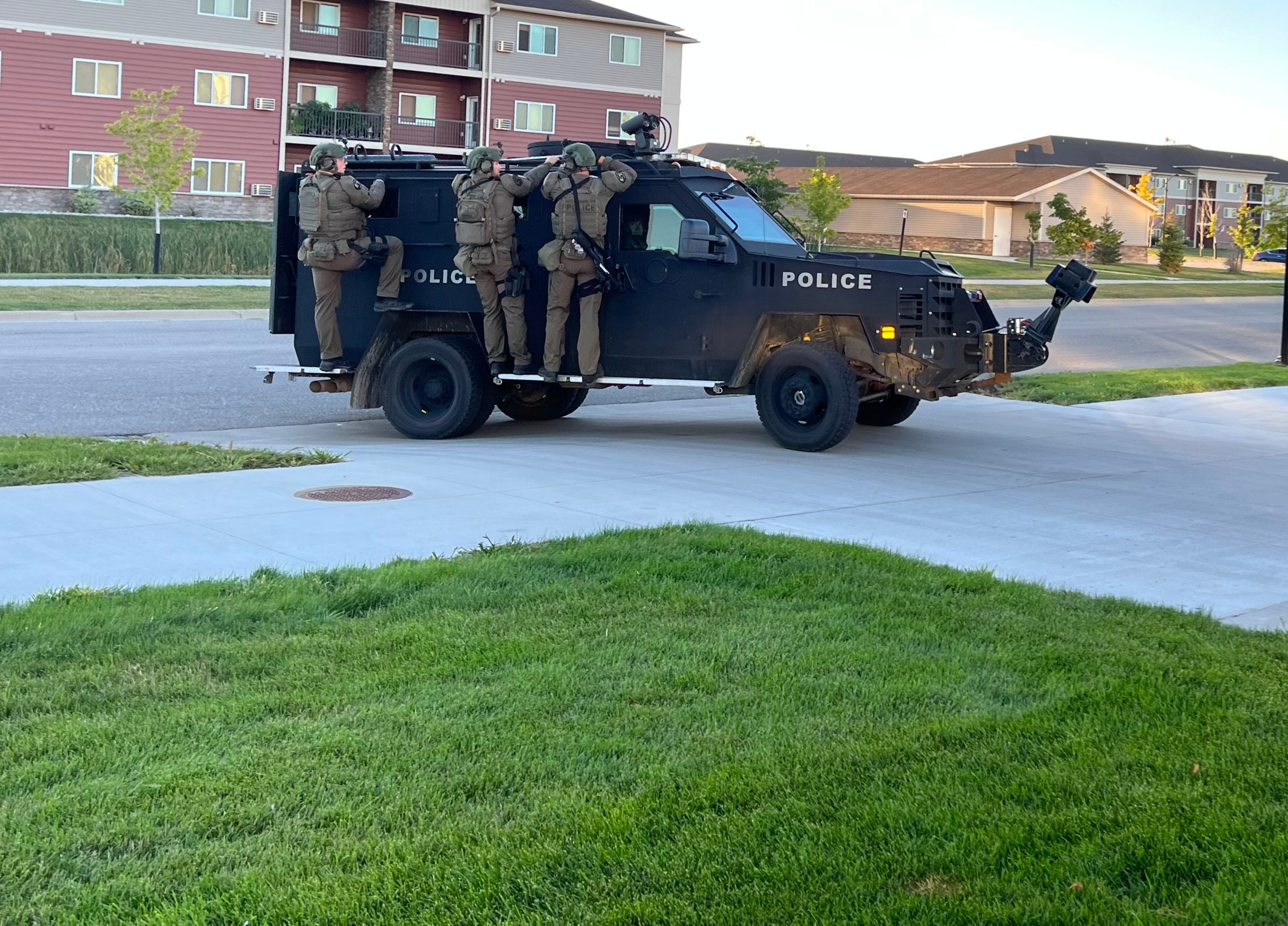 Four Detained After Swat Team Enters Apartment In South Fargo Kvrr Local News 5643