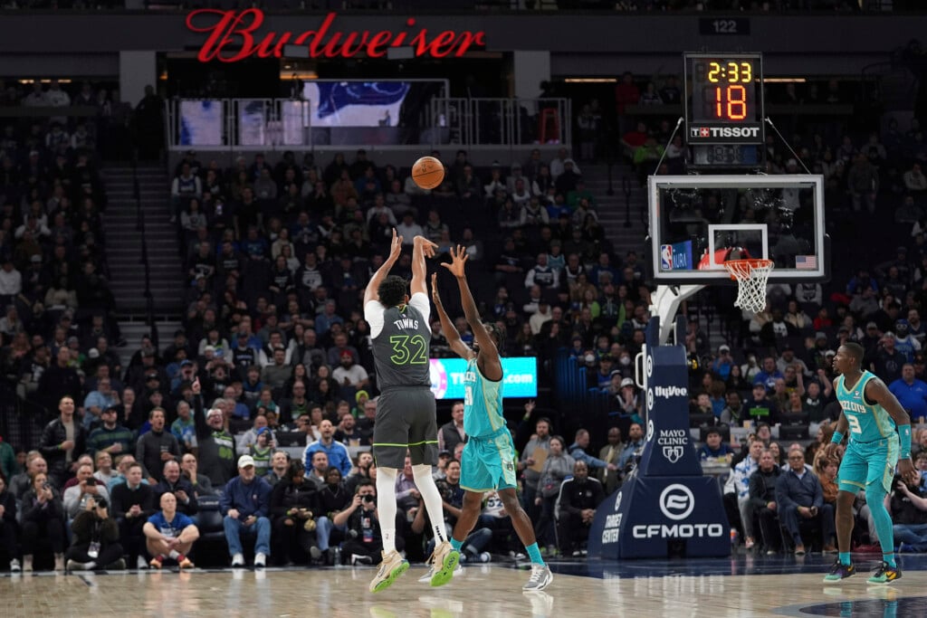 Hornets Timberwolves Basketball
