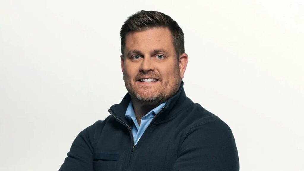 Horizontal Brian Thompson