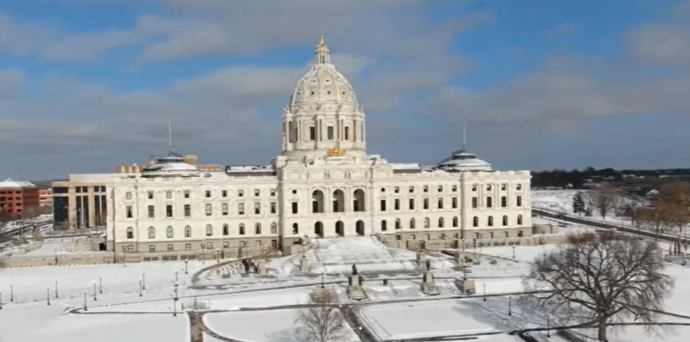 MN CAPITOL SNOW