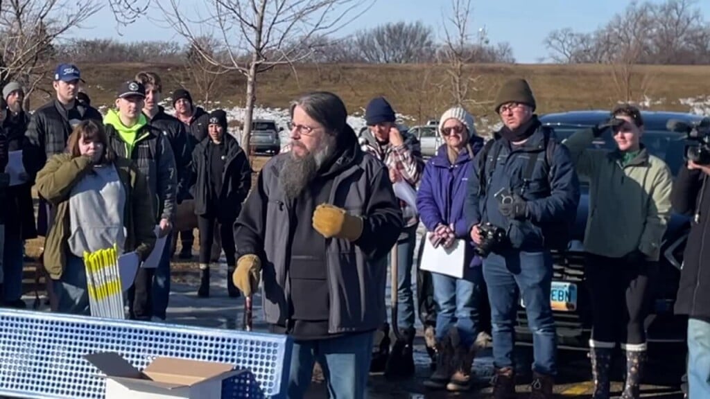 Civilians Meet To Search For Isadora Wengel