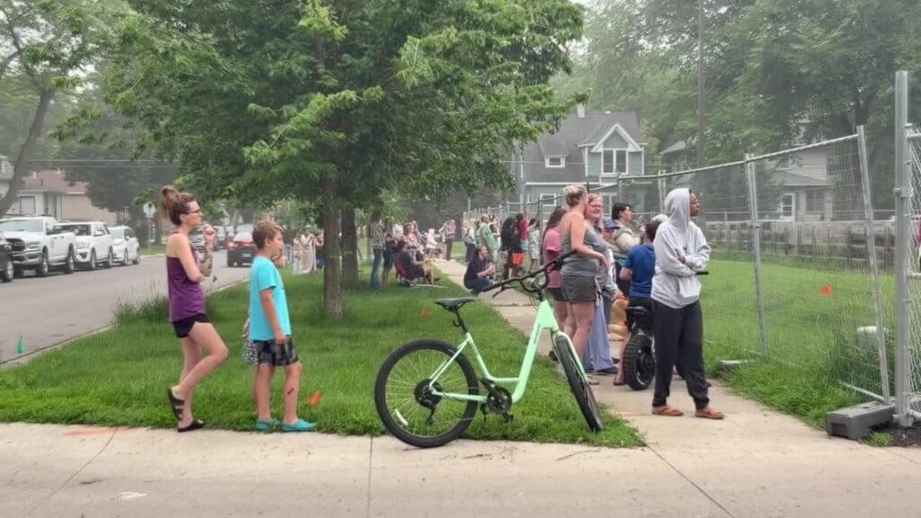 Students And Families Say Farewell To Century's Old Elementary School