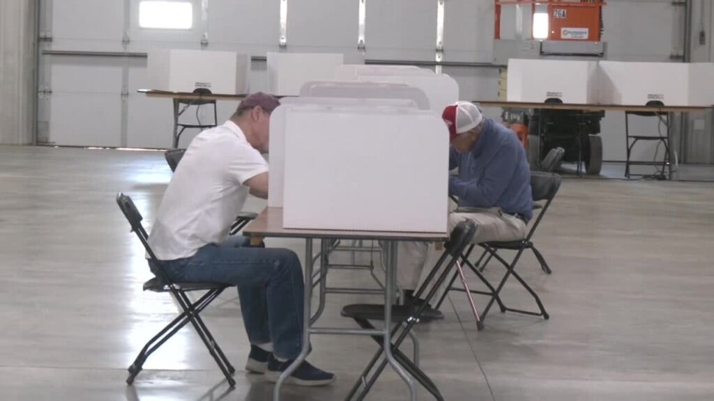 Cass County Voters Make It Out To The Polls For Early Voting