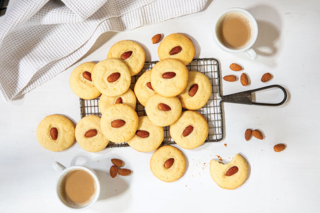 Almond cookie recipe to pair with fall ice cream recipes