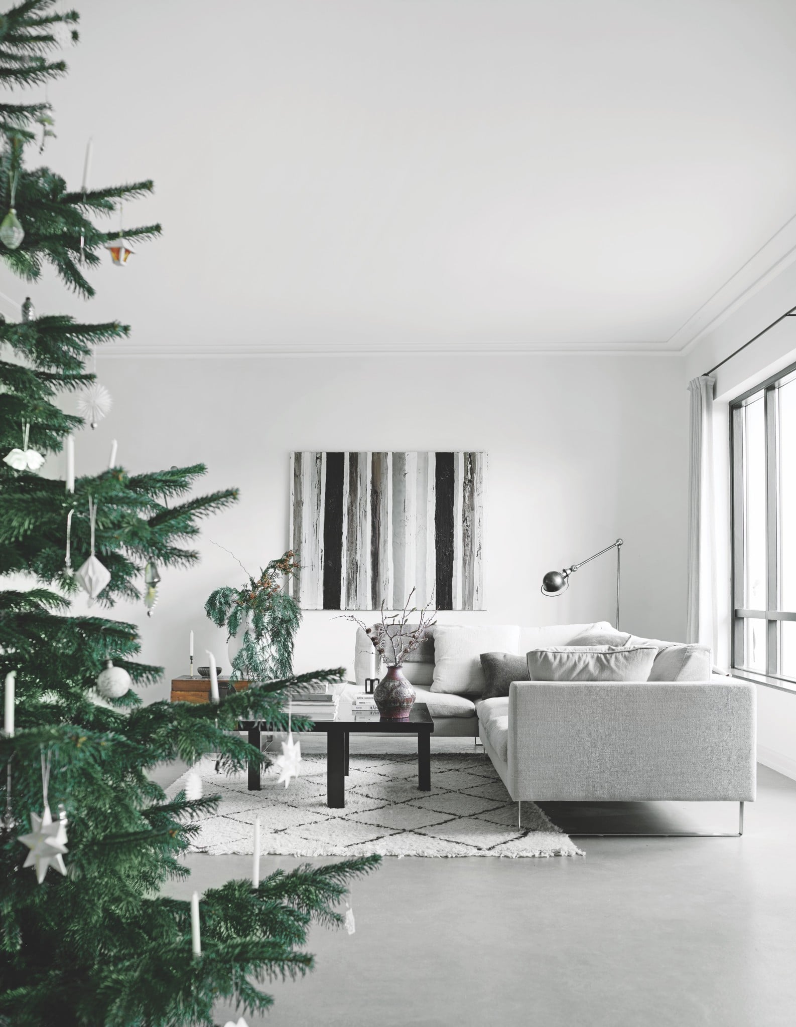Curated visual reference: 12 Scandinavian Artists Decorate Their Homes For The Holidays Photo Inspiration