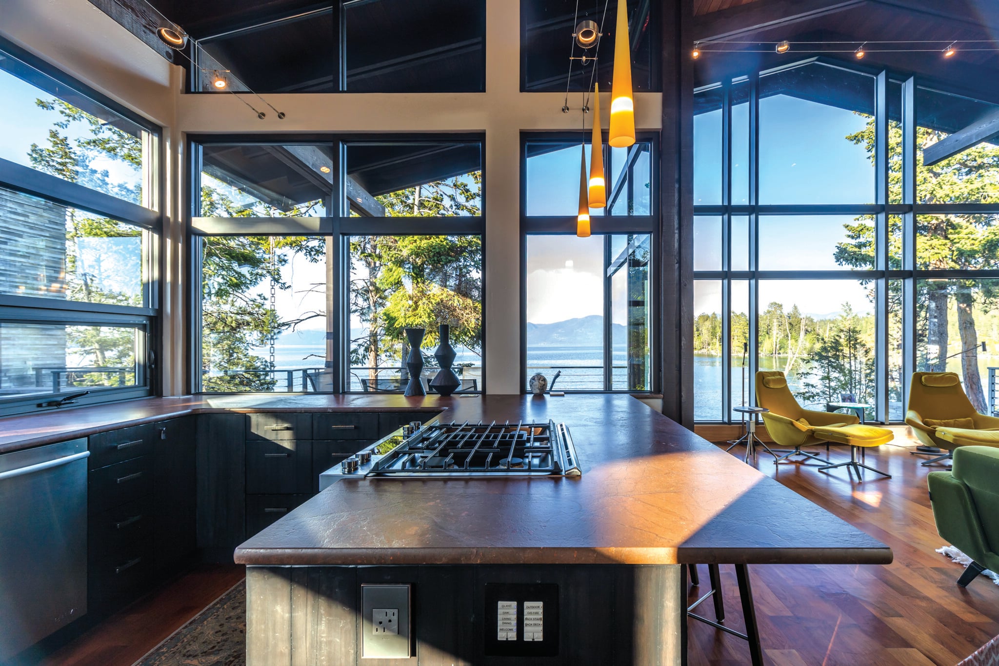 Mountain Modern Design With A Timeless Look At A Montana Lake House ...