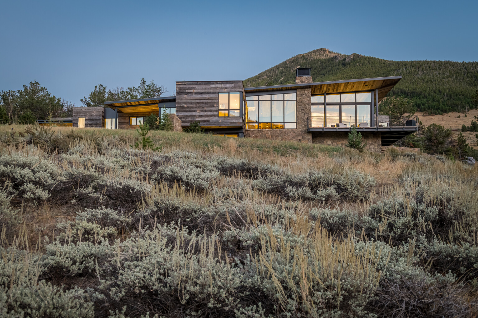 Choosing the Best Custom Home Builder Mountain Living